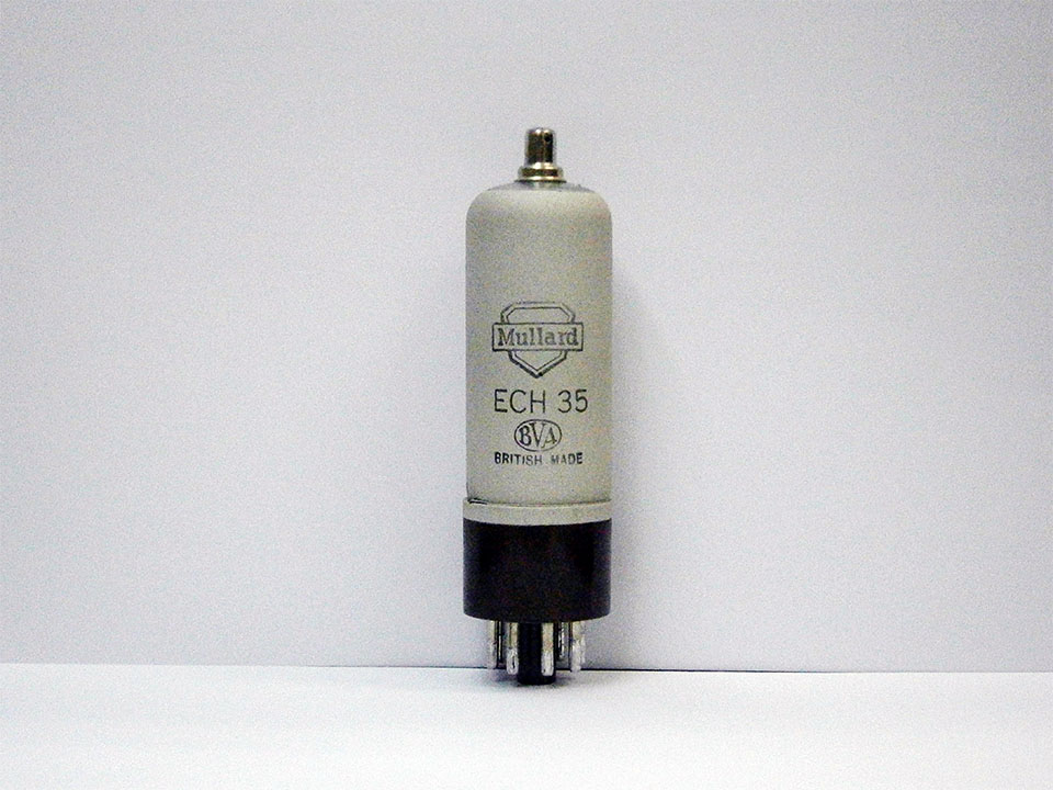 電圧増幅管ECH35の画像です。