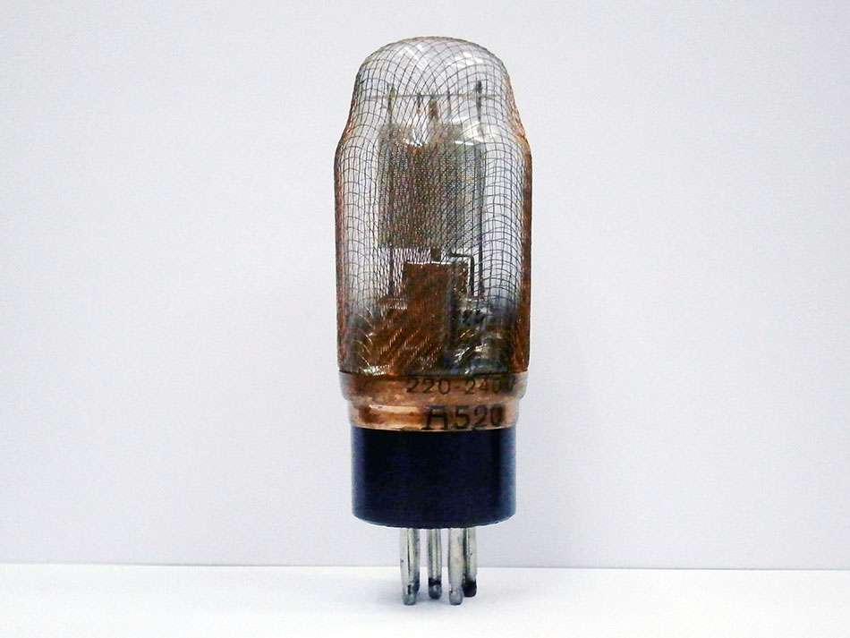電圧増幅管A-520の画像です。