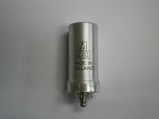 電圧増幅管CV303（EF22）の画像です。