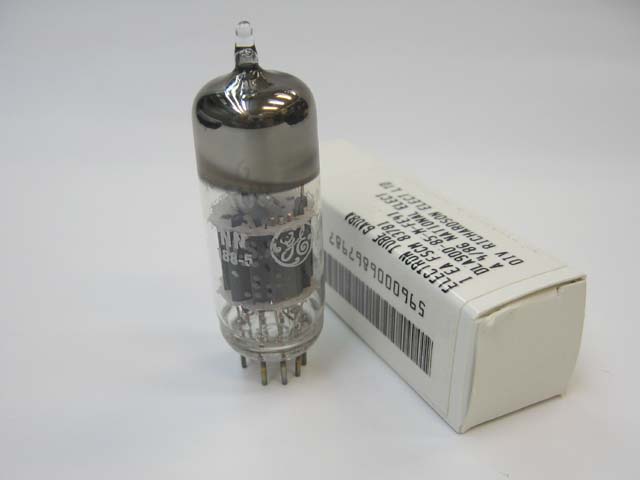 電圧増幅複合管6AU8A（2本セット）の画像です。
