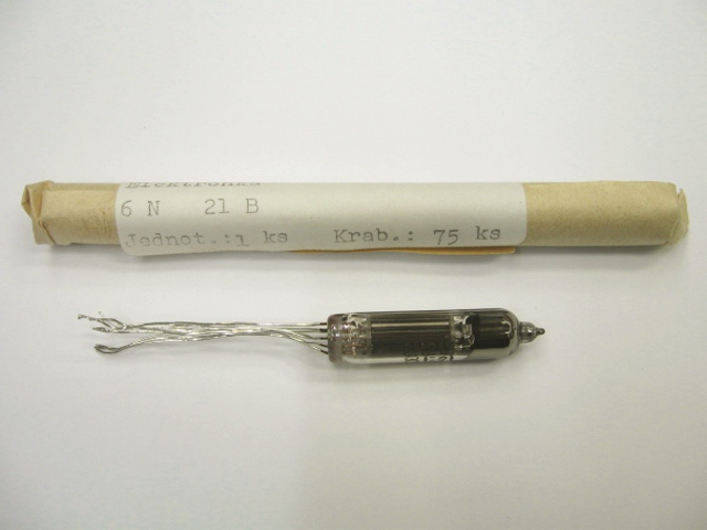 電圧増幅管6N21B（サブミニ管）の画像です。